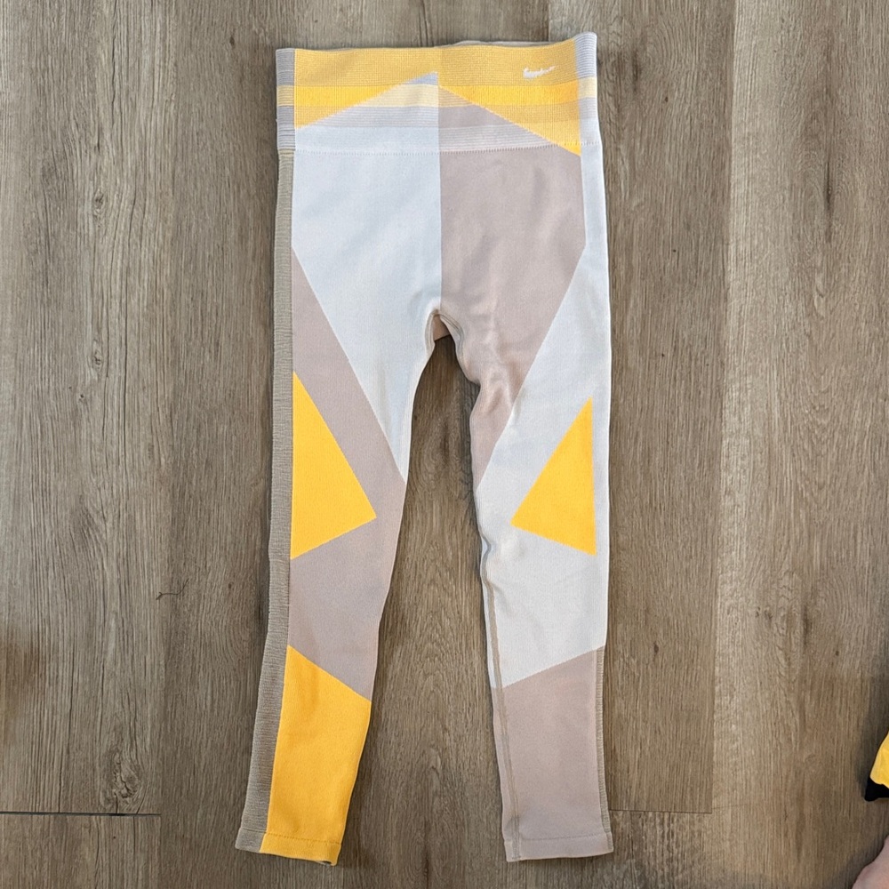 Nike Seamless Capri Leggings with Yellow and Tan Geometric Design